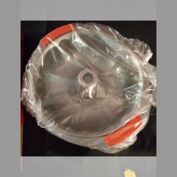 Mrs. Fields Fluted Cake Pans 2 Piece Premium 9.5" Bakeware - Picture 2 of 5